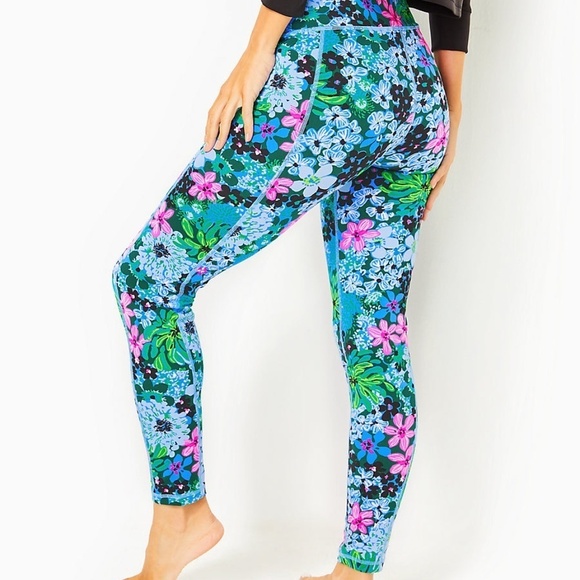 NWOT LILLY PULITZER WEEKENDER HIGH RISE LEGGINGS, MULTI SOIREE ALL DAY - Picture 2 of 3